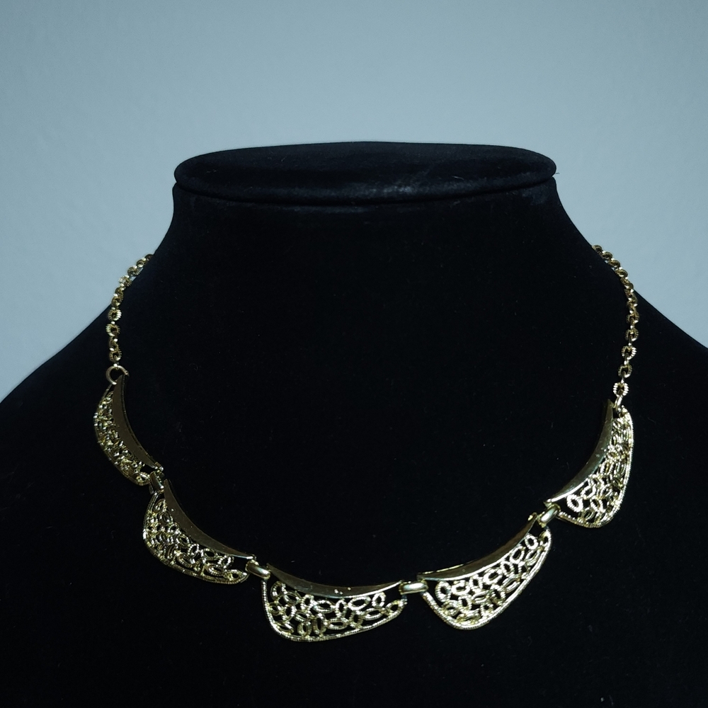 Vintage Gold Tone Chain Choker Necklace Scalloped Open Work 16" Modernist